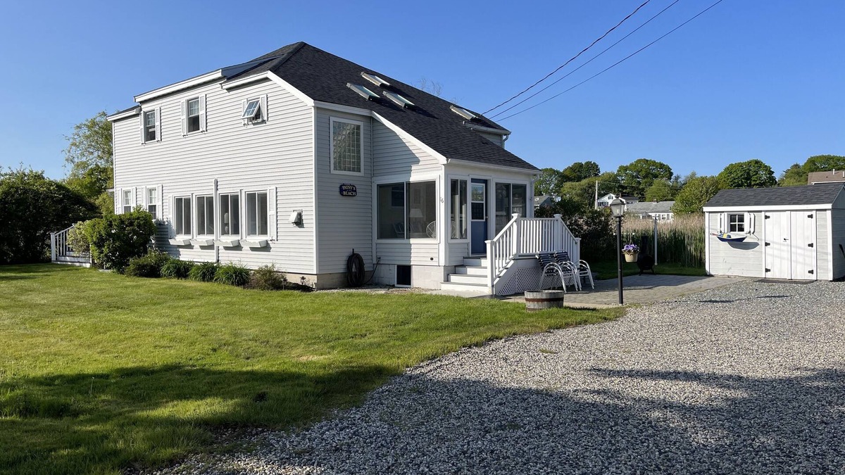Rye House | 6 bed, 2 bath home walk to Jeness Beach. Ideal for destination wedding guests.