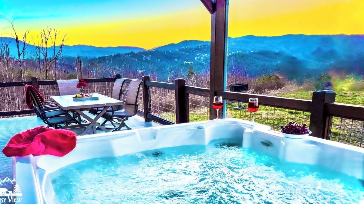 Gatlinburg - Pigeon Forge Cabin | 6 Bed 5 Bath-Modern Luxury Cabin-Mtn Views-Sleeps 20-King Suites-Hot Tub-Theater