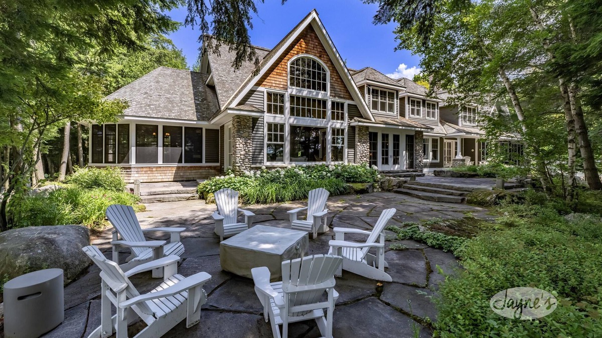 Muskoka Lakes Cottage | 6 bed, 8 bath Beautiful Lake Joe Compound! Sunsets, Boathouse, Sauna & Gym!