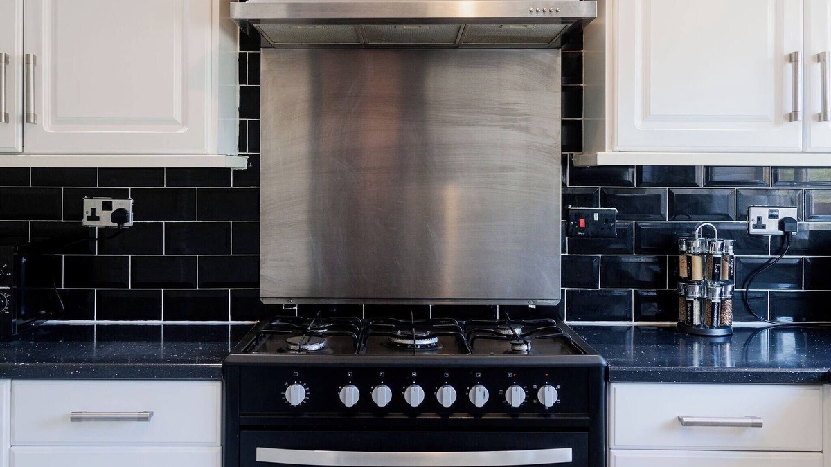 Dudley House | 6-bed House - Sleeps 13 - Families & Contractors