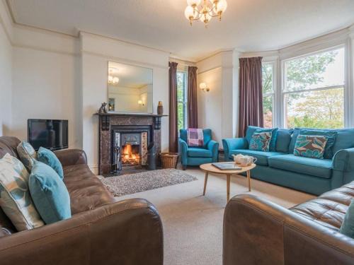 Braithwaite House | 6 Bed in Braithwaite SZ044