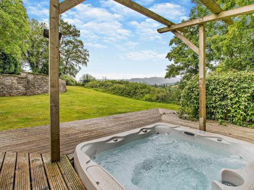 Brecon House | 6 Bed in Brecon BN171