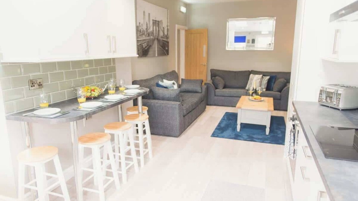 Tamworth House | 6 bed Town Centre House ALL with EN-Suite Tamworth