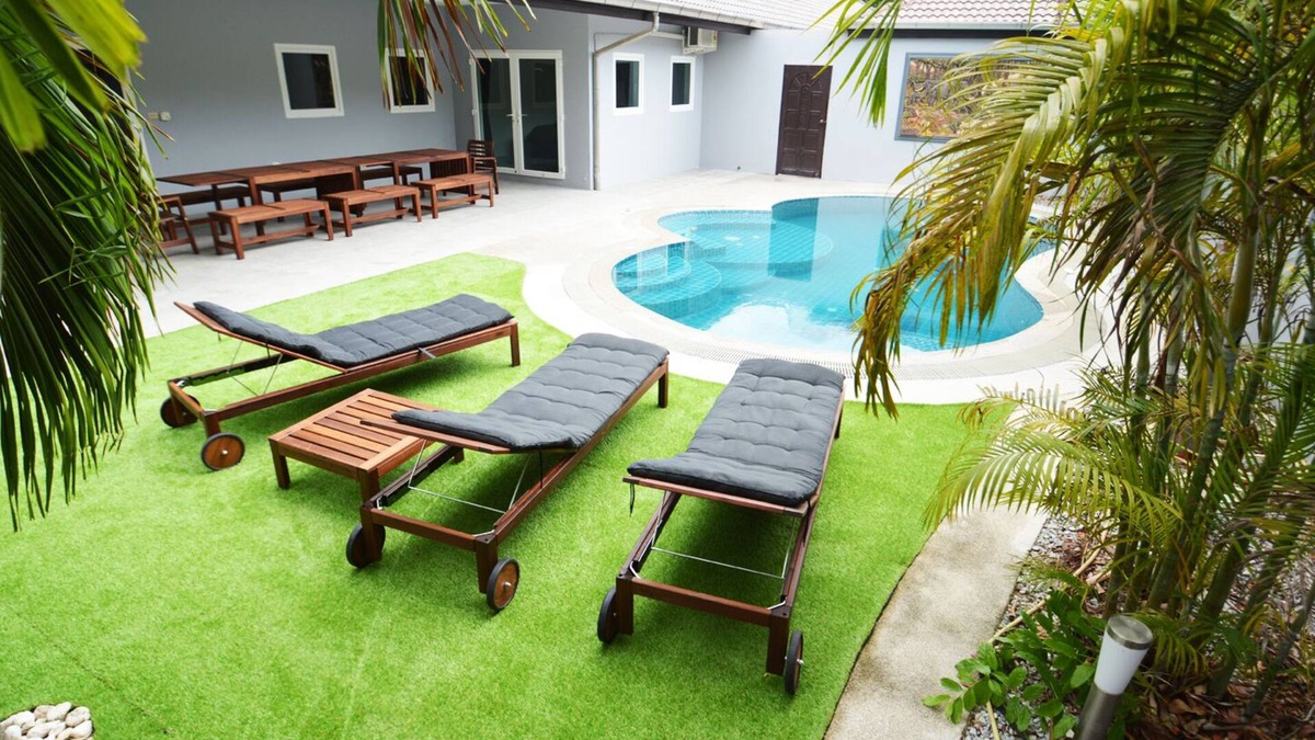 Jomtien Apartment | 6 bed Villa private pool 300m from beach