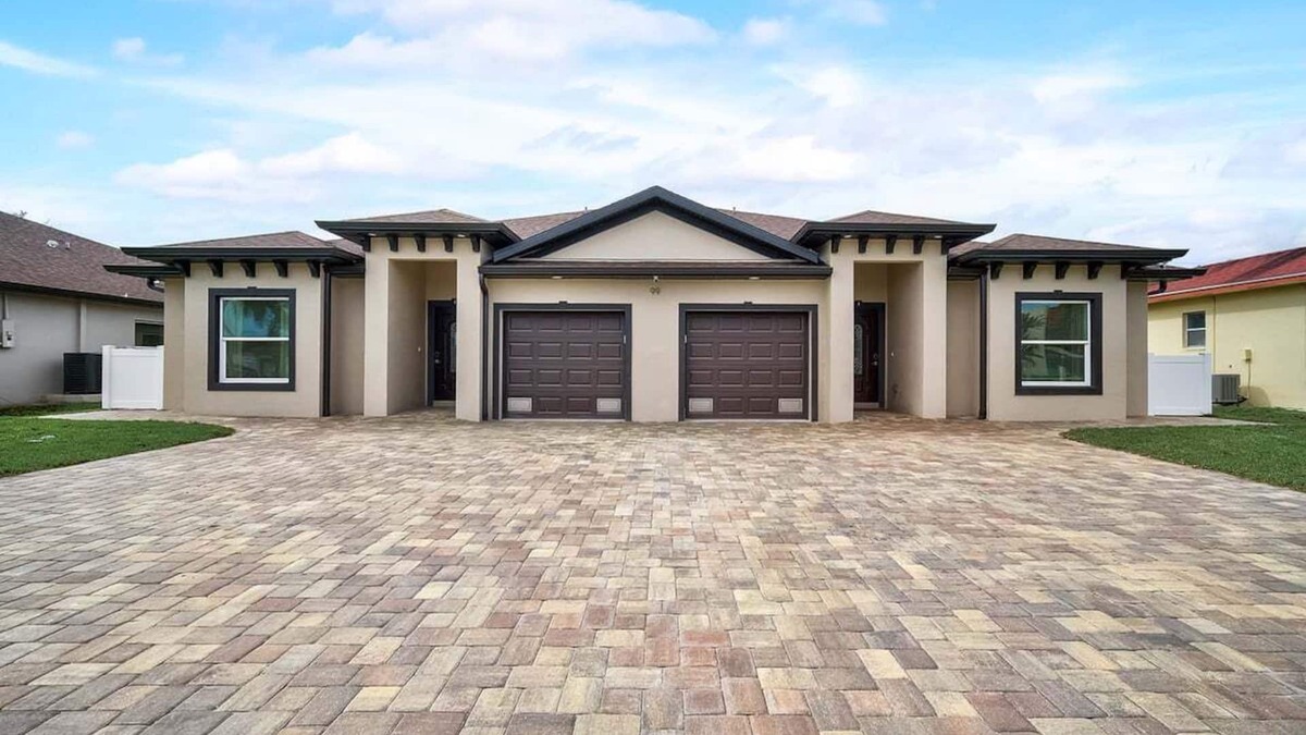 Rotonda West House | 6-bedroom 13 Guests New Duplex Near Oceans Family Retreat