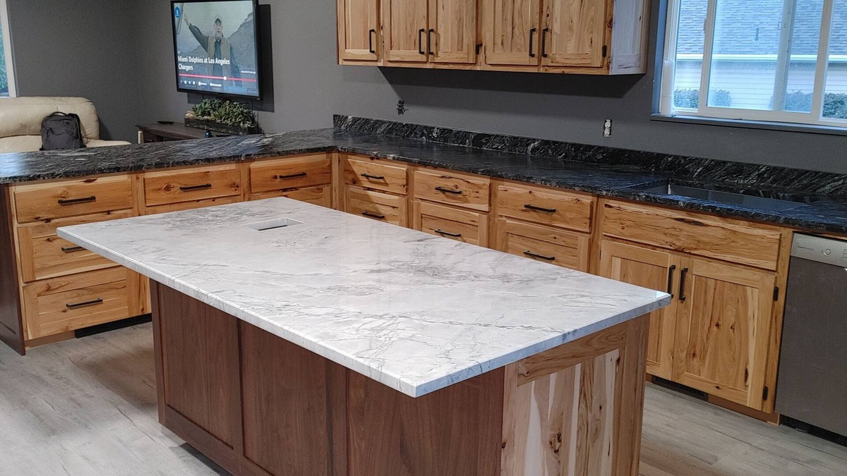 Salem House | 6-bedroom, 3 bath house with AC, WiFi. 30 min to ski slopes. 3 hrs to Zion.