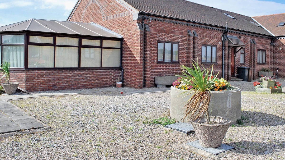 Barrow-on-Trent Cottage | 6 bedroom accommodation in Stenson, near Derby