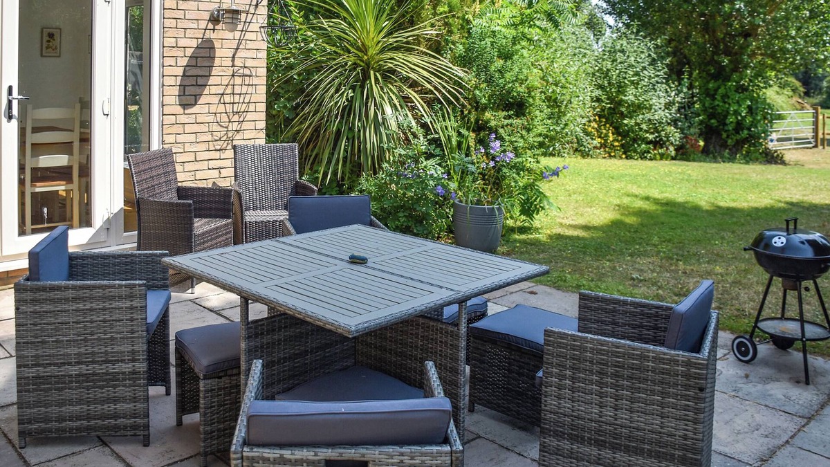 March Cottage | 6 bedroom accommodation in Stonea, near Ely