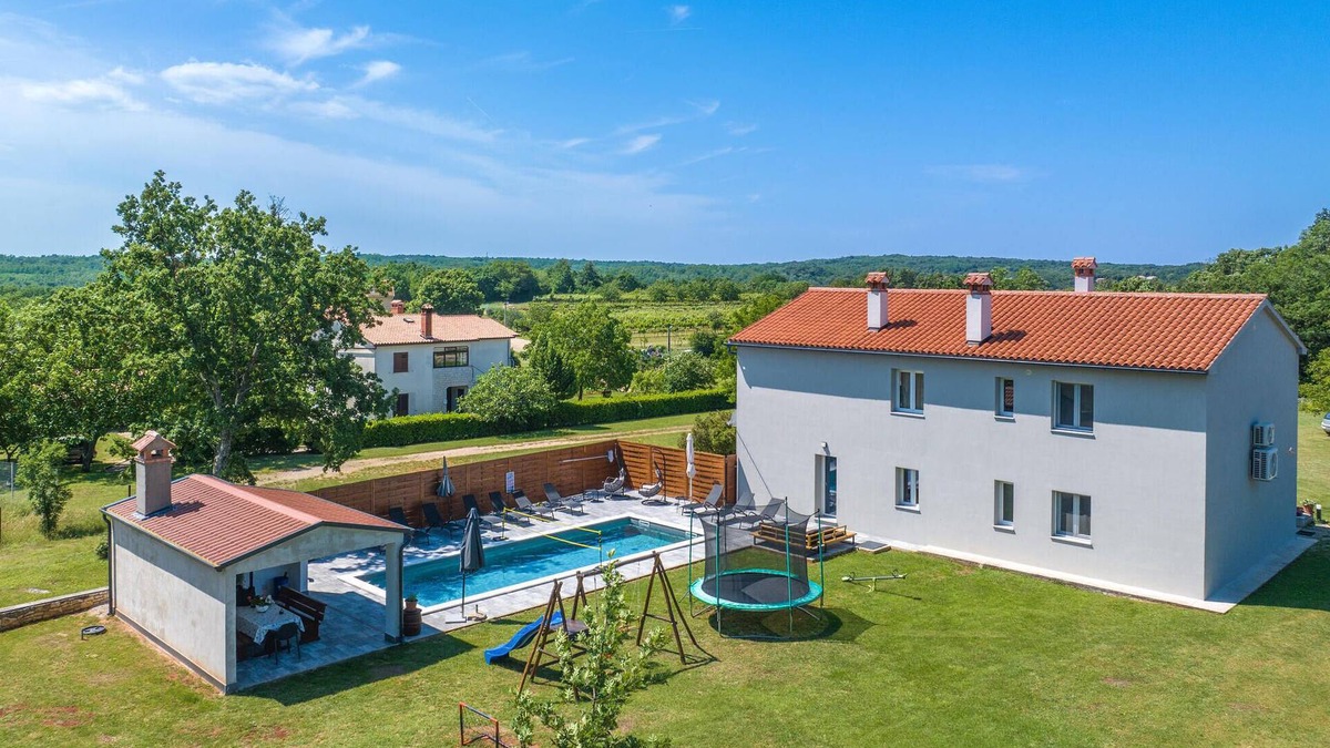 Sumber House | 6 bedroom beautiful home in Nedescina