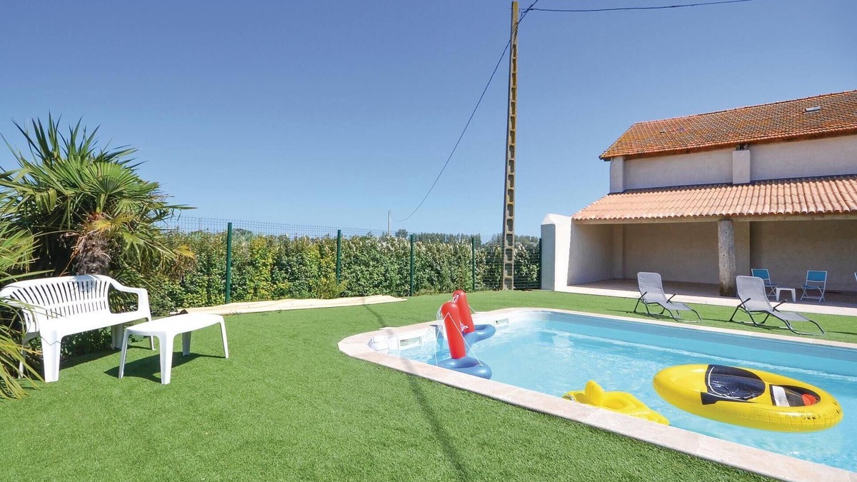 Le Sambuc House | 6 bedroom cozy home in Le Sambuc