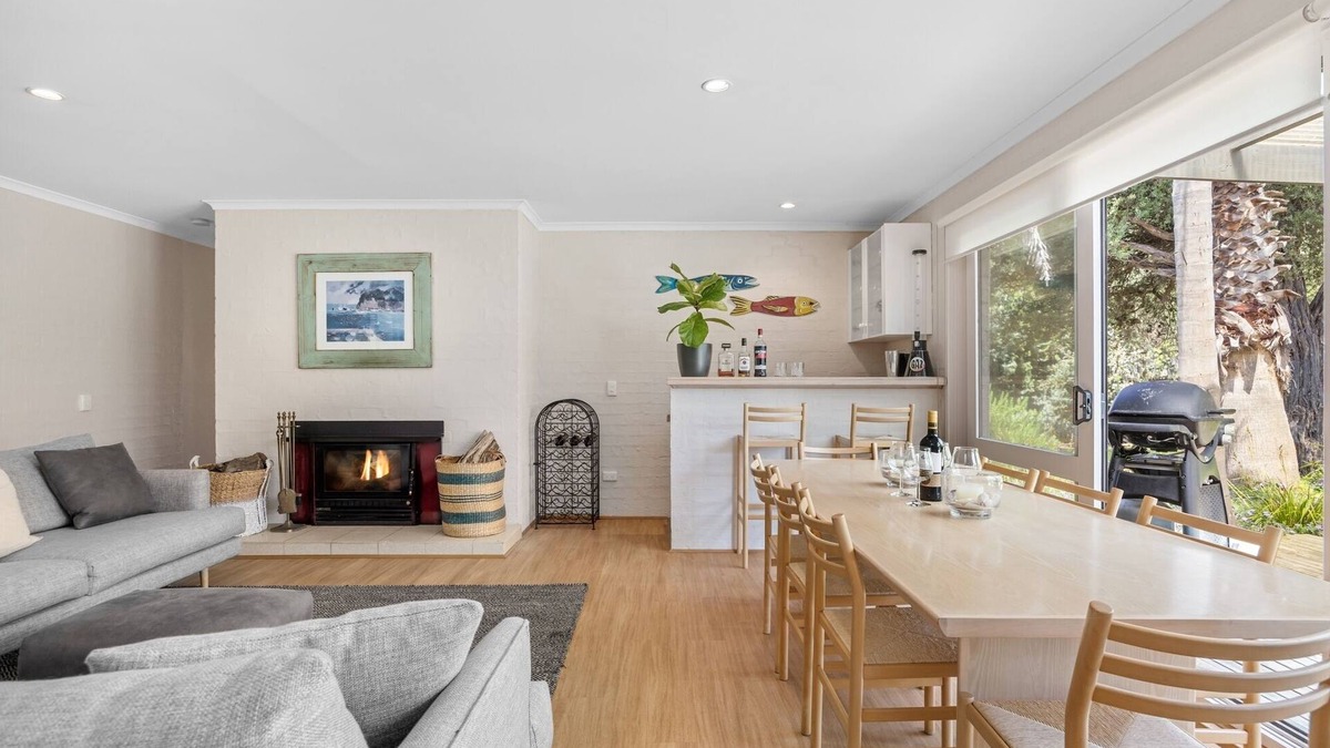 Portsea House | 6 BEDROOM FAMILIES SENSATION, LARGE HOLIDAY BEACH ENTERTAINER IN PORTSEA