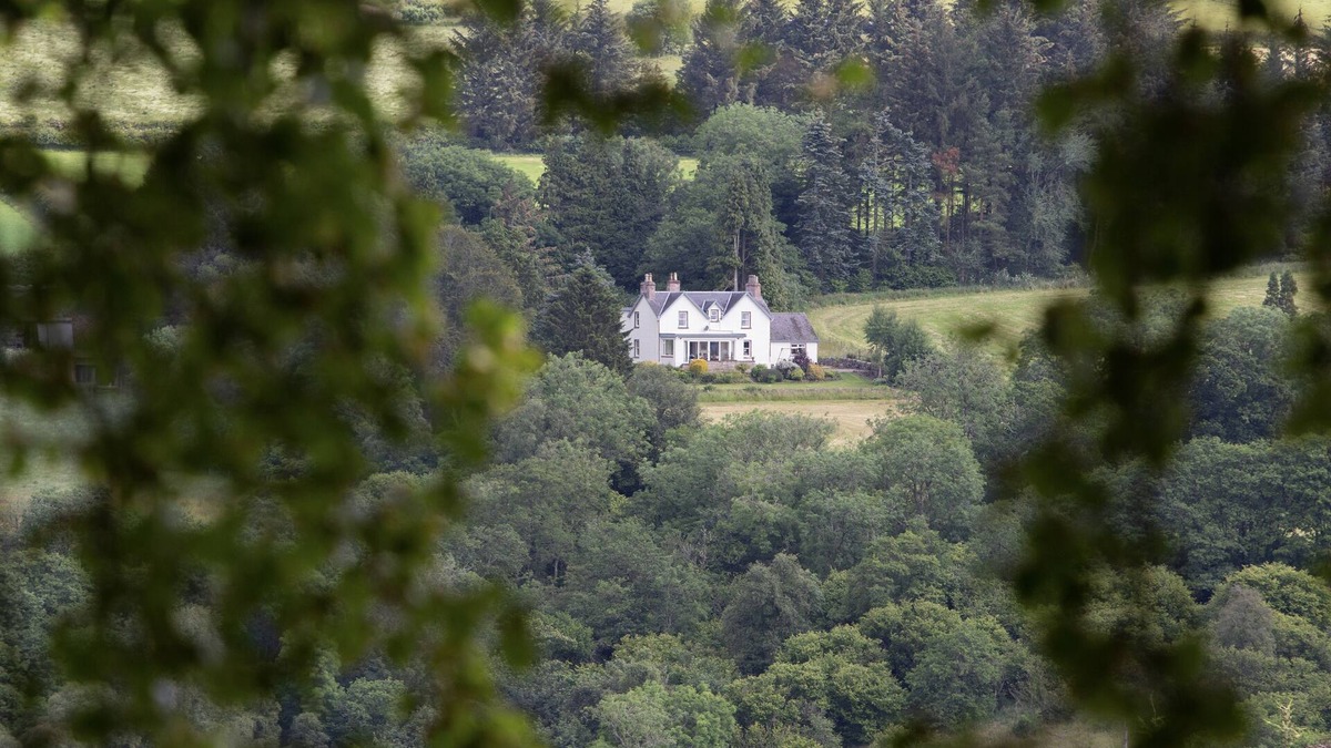 Blairgowrie House | 6-bedroom farmhouse in spectacular rural highland location