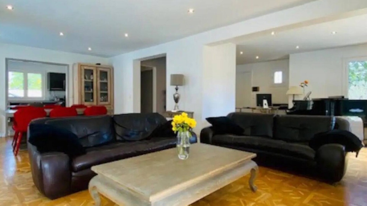 Saint-Nom-la-Breteche Villa | 6 Bedroom Villa in Saint-Nom-la-BretÃ¨che
