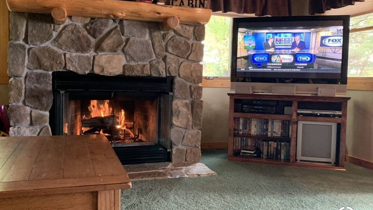 Hackensack Cabin | 6 bedroom Lake Home, w Private 160' lake front-sleeps 8-10 in the winter months