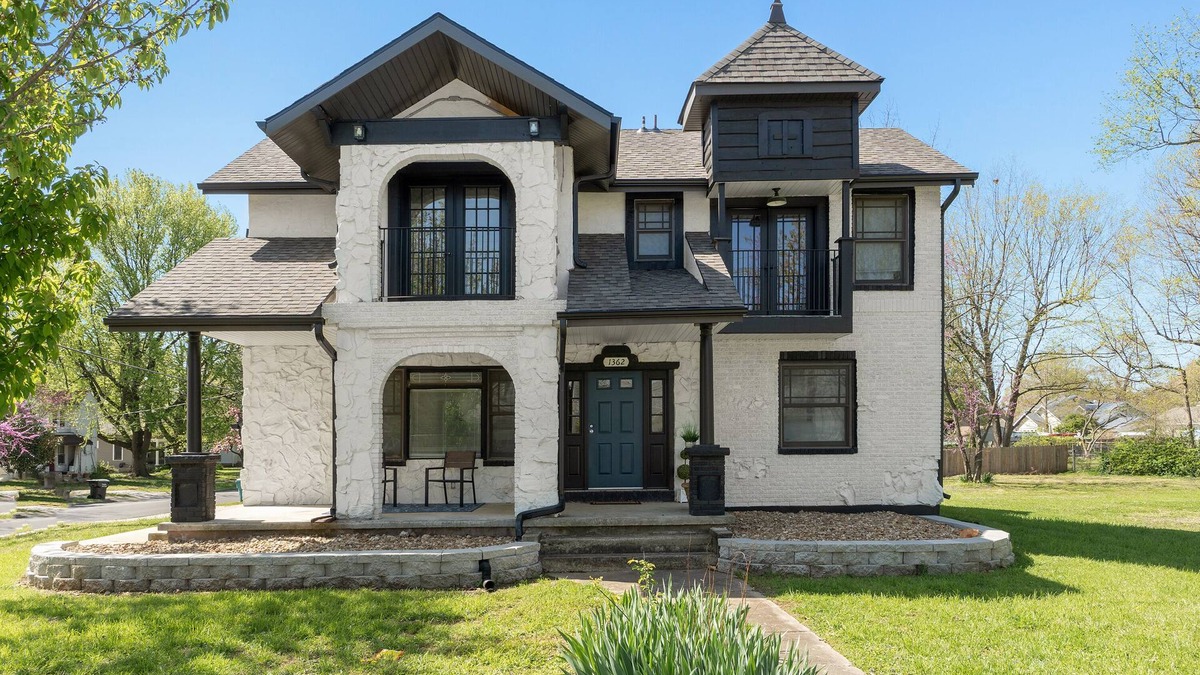 Rountree House | 6 bedroom Large house in Pickwick district Springfield Near MSU