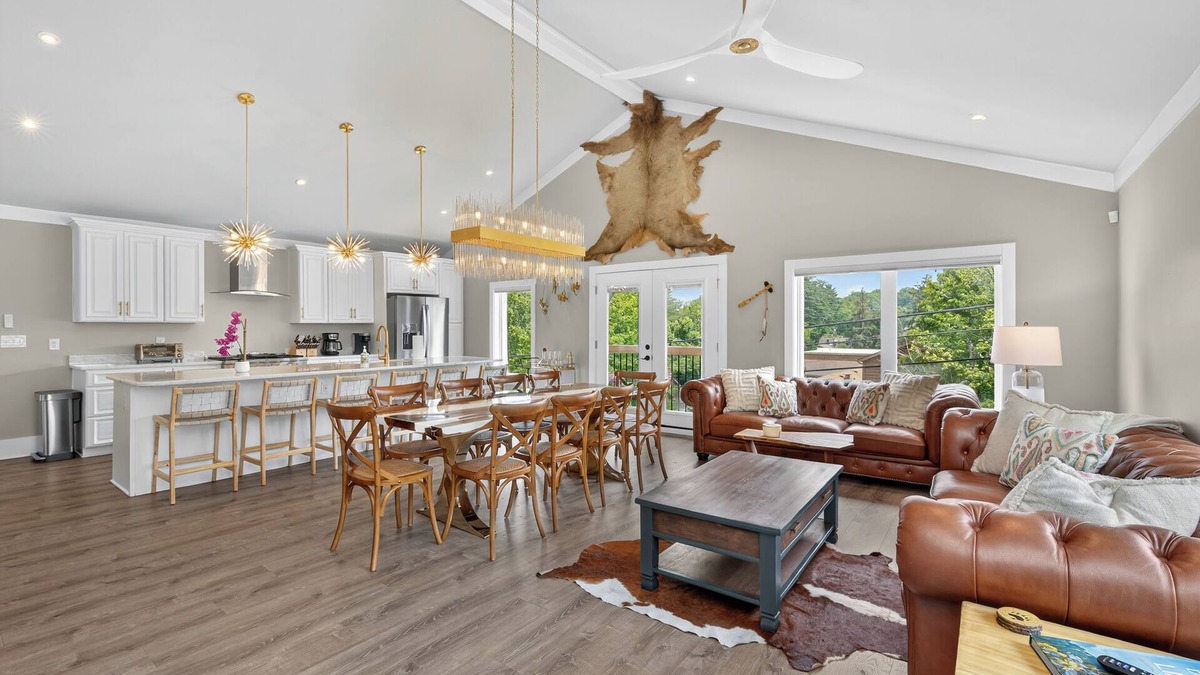 Blowing Rock House | 6 Bedroom Luxury Home located on Main Street in Downtown Blowing Rock!
