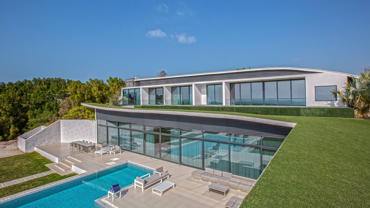 Abu Dhabi Villa | 6 Bedroom Luxury Mansion, Private Island, Private Beach and Pool