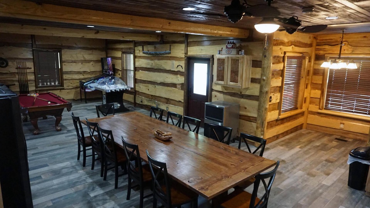 Henlawson Cabin | 6-Bedroom Master Deluxe, 5.5-Bath Log Cabin with Theater Room