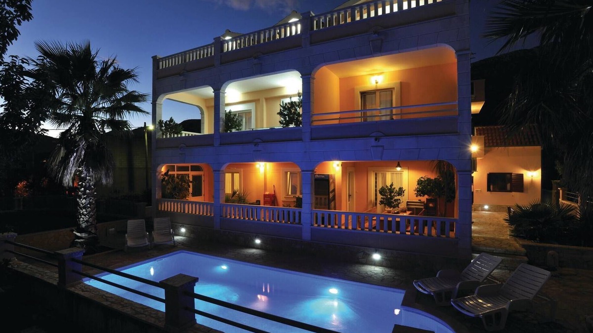 Kastel Stari House | 6 bedroom nice home in Kastel Stari