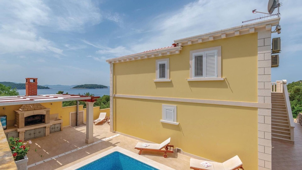 Prizba House | 6 bedroom pet friendly home in Blato