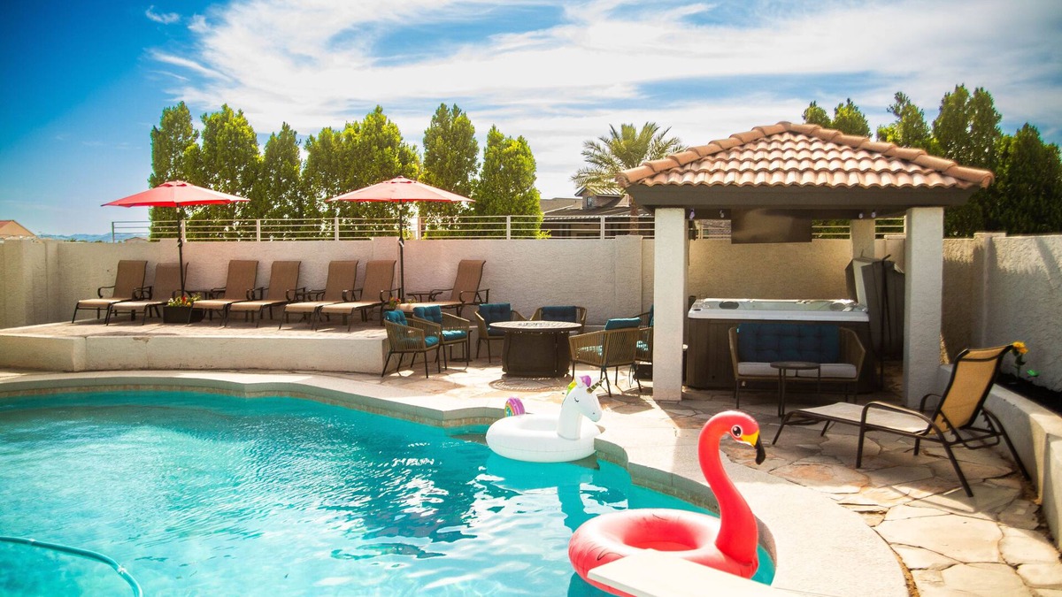 Lehi House | 6 Bedroom Resort Central location Close to Tempe Scottsdale Golf Sprint Training