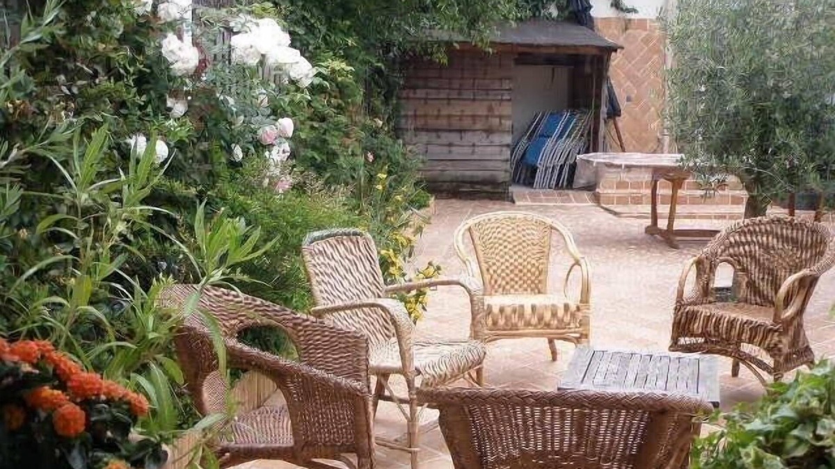 Les Sables d'Olonne House | 6-bedroom villa for 15 with garden in Sables-d'Olonne town centre, near beach