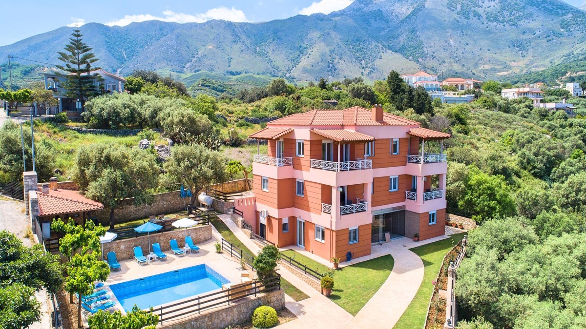 Filaki Villa | 6 bedroom villa in kournas