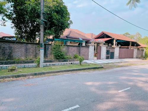 Sungai Pelek Villa | 6 bedroom Villa Medina Bungalow at Pantai Bagan Lalang