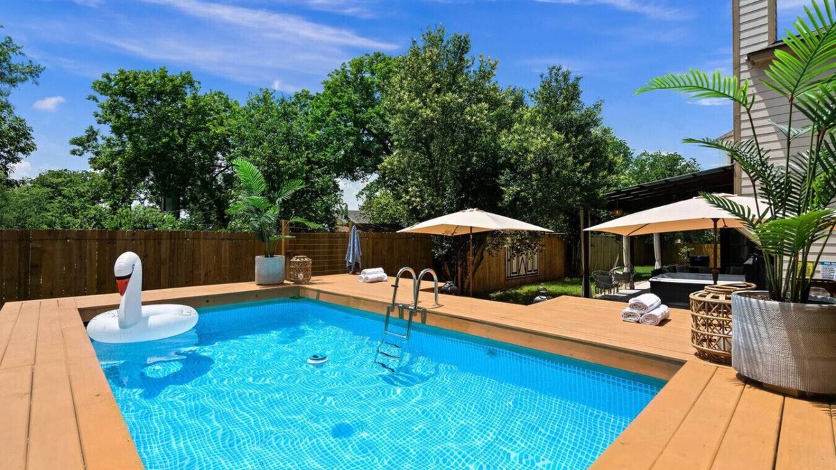 McKinney Apartment | 6 Bedroom Villa | Pool | Hot Tub | Party Cabana