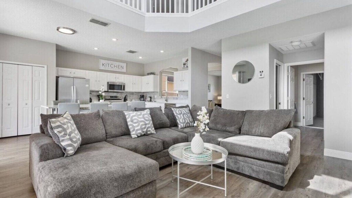 Seasons House | 6 Bedrooms/4.5 Bathrooms Seasons (1270 SB)