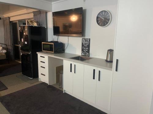 Rotoorangi House | 6 bedrooms, Close to rowing, Velodrome, field days