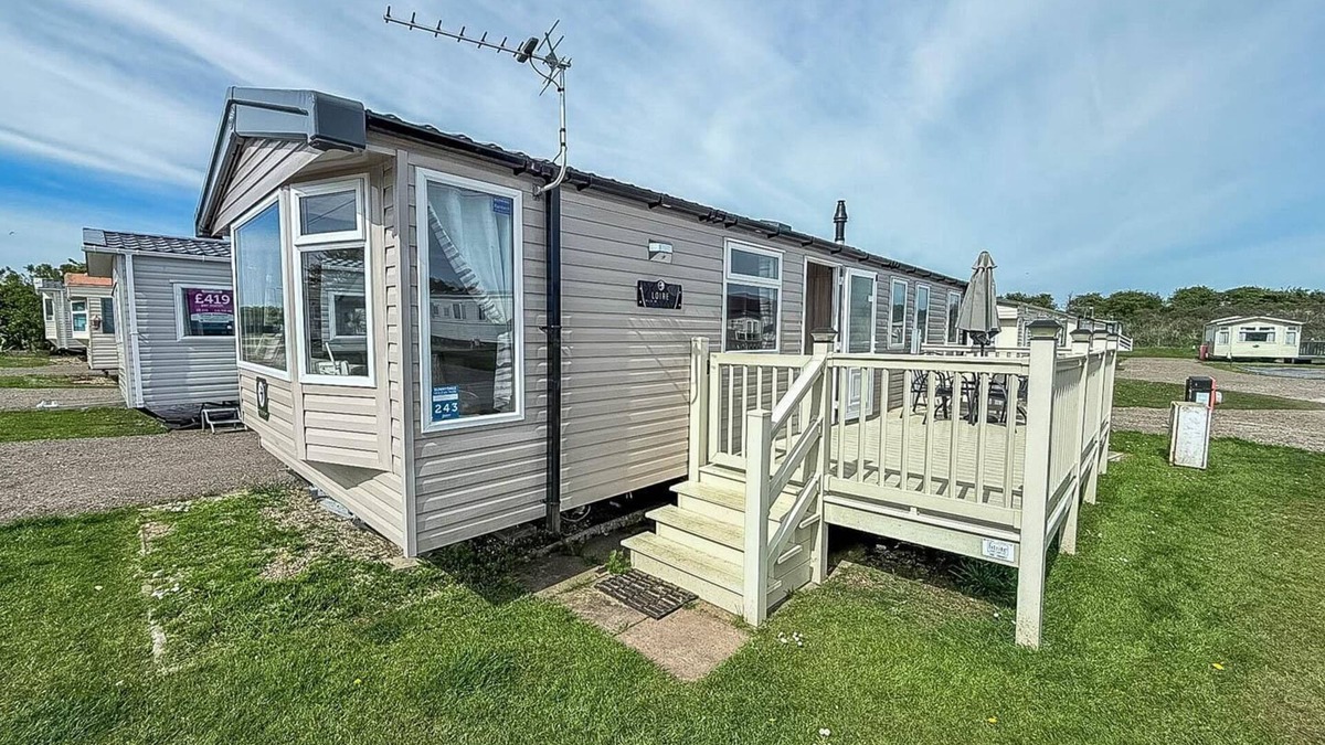 Louth House | 6 berth caravan with decking at Sunnydale Holiday Park ref 35243KG