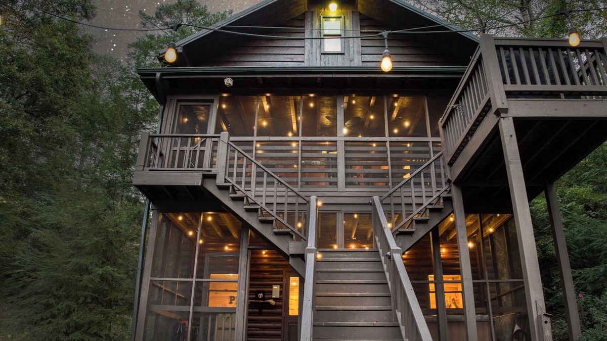 Epworth Cabin | 6 BR/3 Bath Riverfront Cabin w/Hot Tub Game Rm & Fire Pit | Pet Friendly