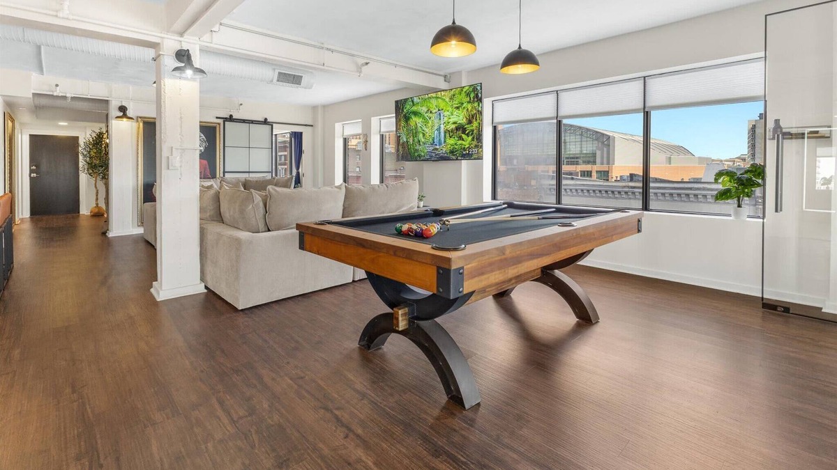 Wholesale District Apartment | 6 BR Condo in the Heart of Indy - 3 blocks to ICC