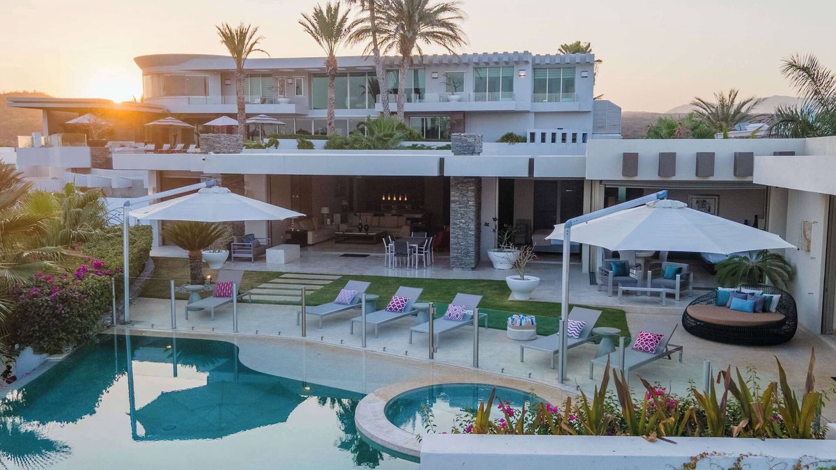 San Jose del Cabo Villa | 6 BR Huge Villa Steps To Beach, Plus A Pool House!