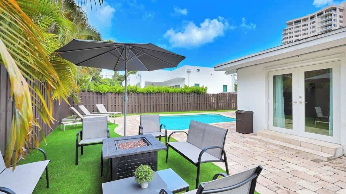 Harbor Beach House | 6 BR Villa | Steps to Ocean, Pool, Sauna & Jacuzzi