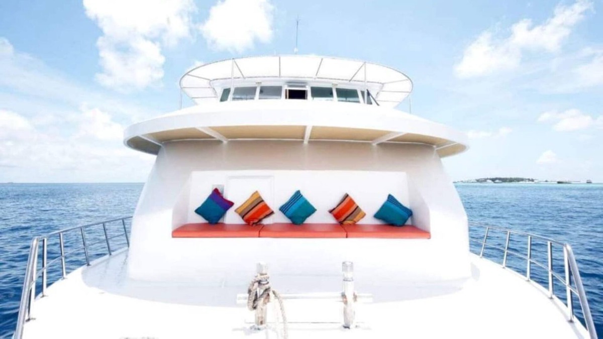 Vaavu Atoll House | 6 cabin cruiser in Ctr Atoll, included food/drinks
