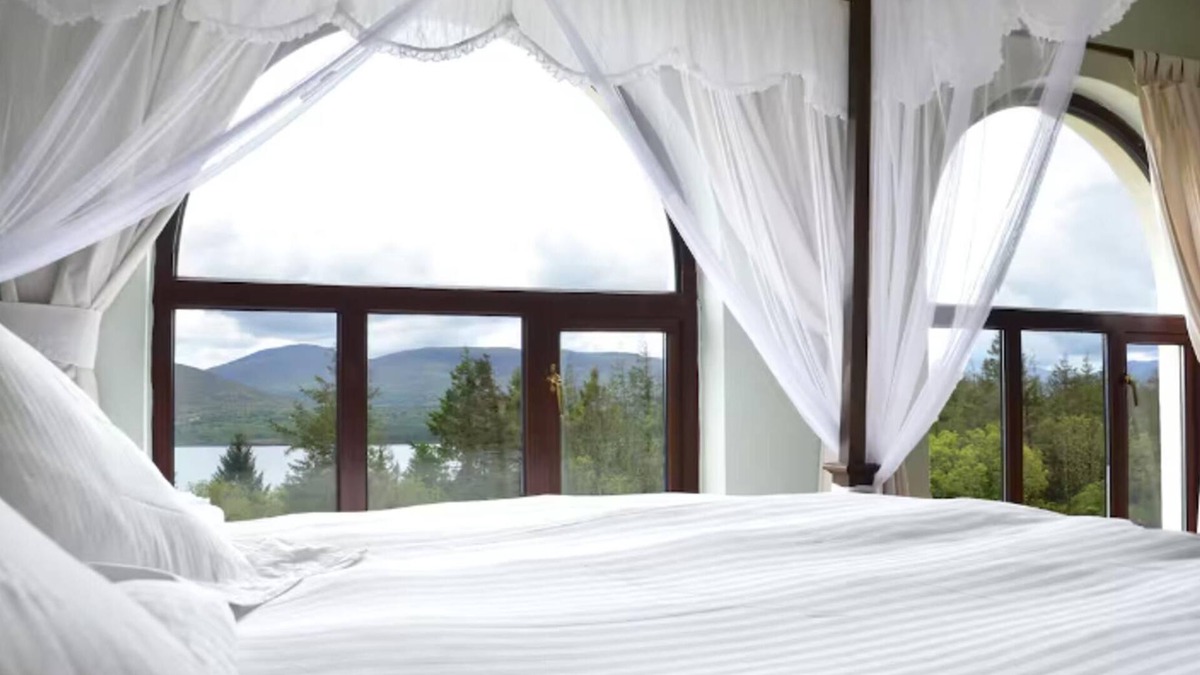 Blackwater Bridge House | 6 Ensuite Bedrooms-sleeps 12-garden-sea & Mtn View