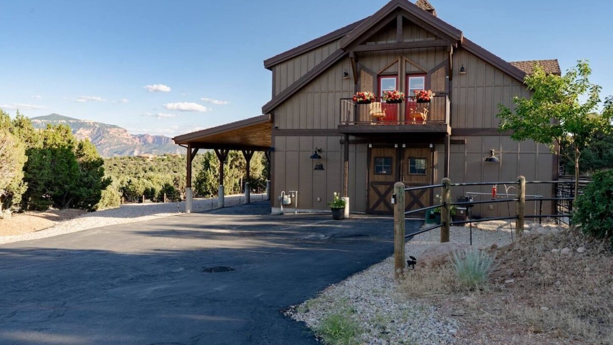 Cedar City Apartment | 6 Guests,2BR/1BA Loft w/Unmatched Panoramic Views.