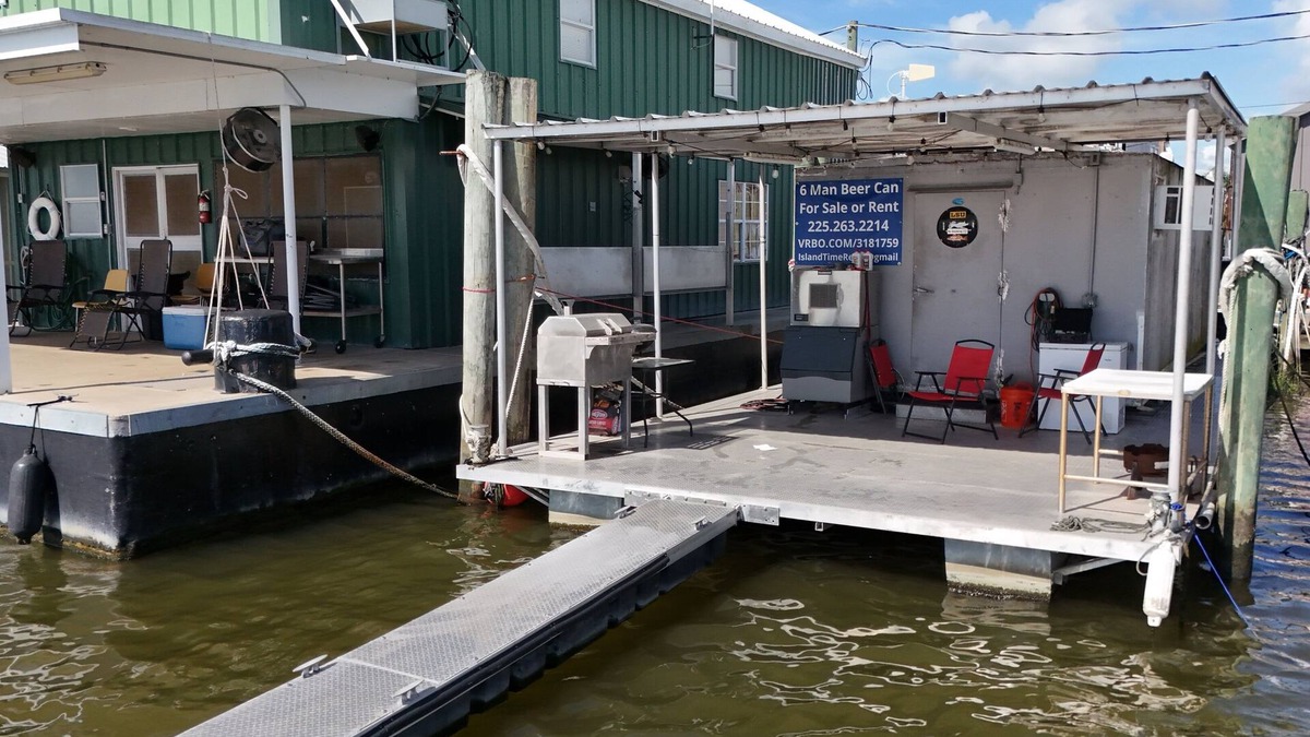 Venice Boat Rental | 6 MAN BEER CAN VENICE MARINA FRONT ROW ICE, WIFI, & W/D GREAT CAMP
