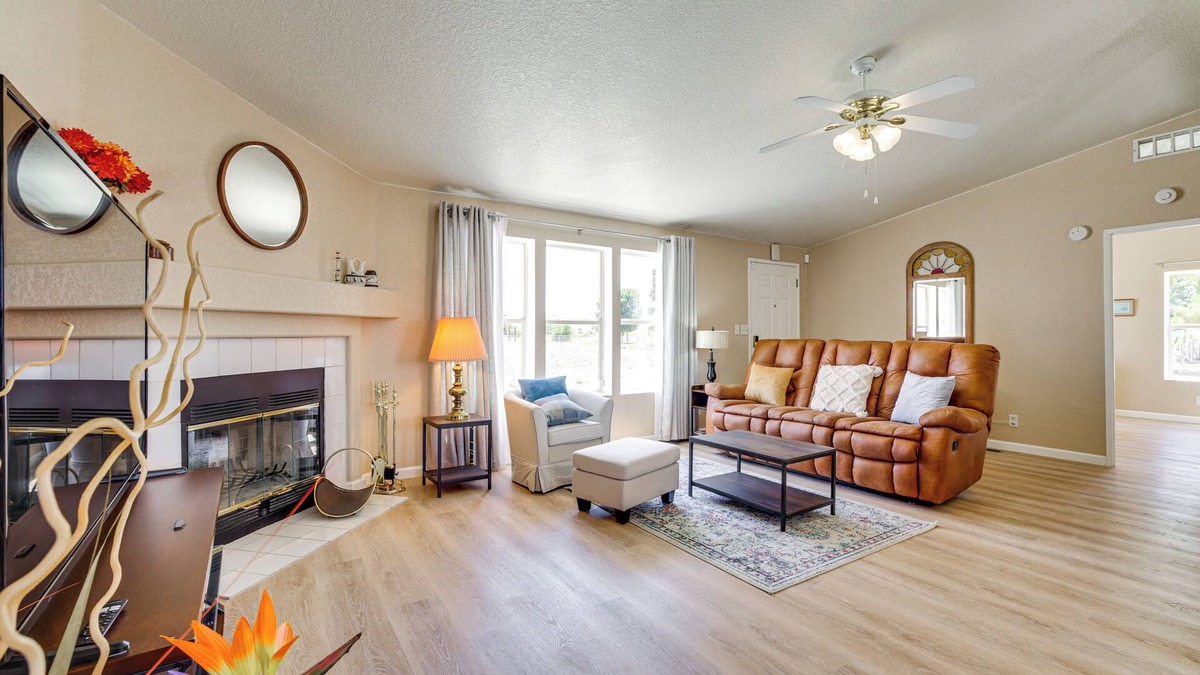 Pahrump House | 6 Mi to Downtown Pahrump: Scenic Desert Retreat