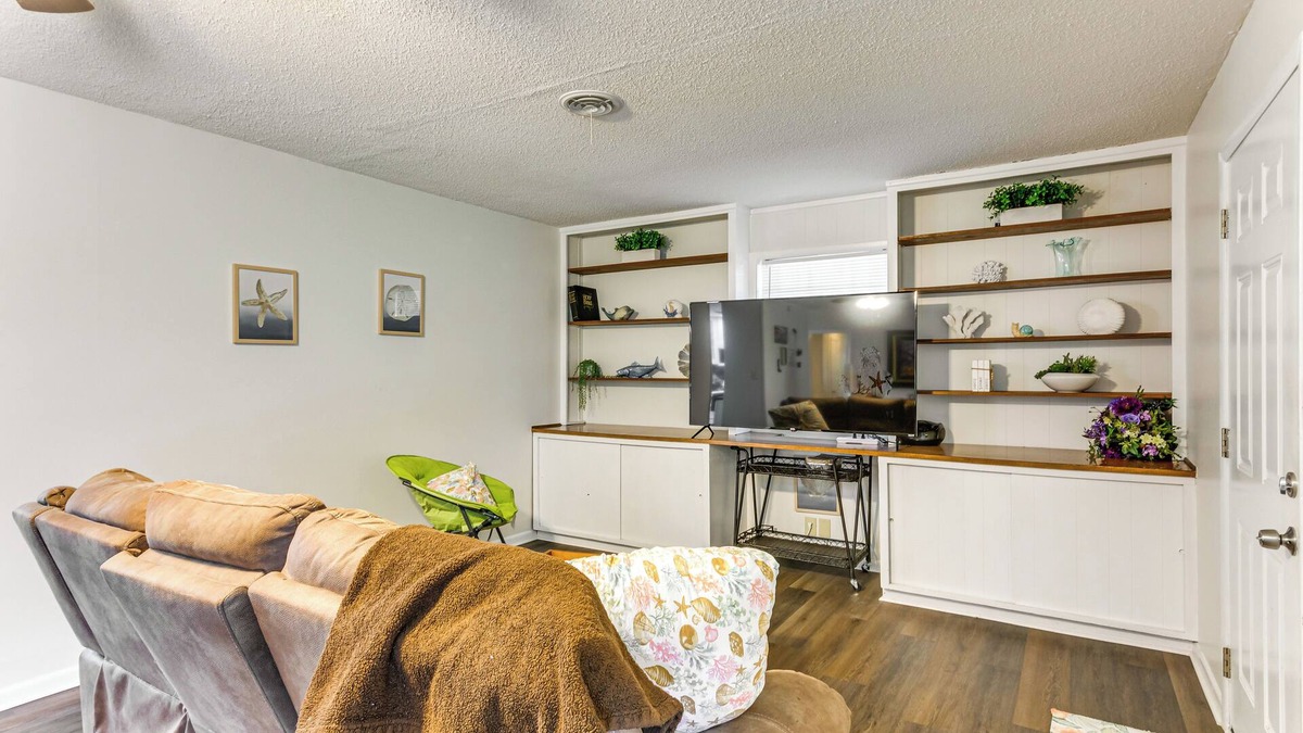 Northeast Pensacola House | 6 Mi to Dtwn Pensacola: Family-Friendly Gem!