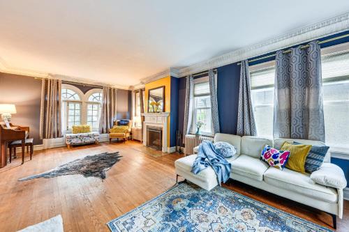 Waukegan House | 6 Mi to Naval Base Spacious Waukegan Home with Yard