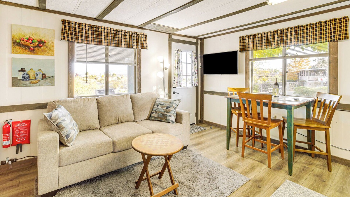 Cottonwood-Verde Village Apartment | 6 Mi to Old Town, Panoramic Views: Cottonwood Gem!