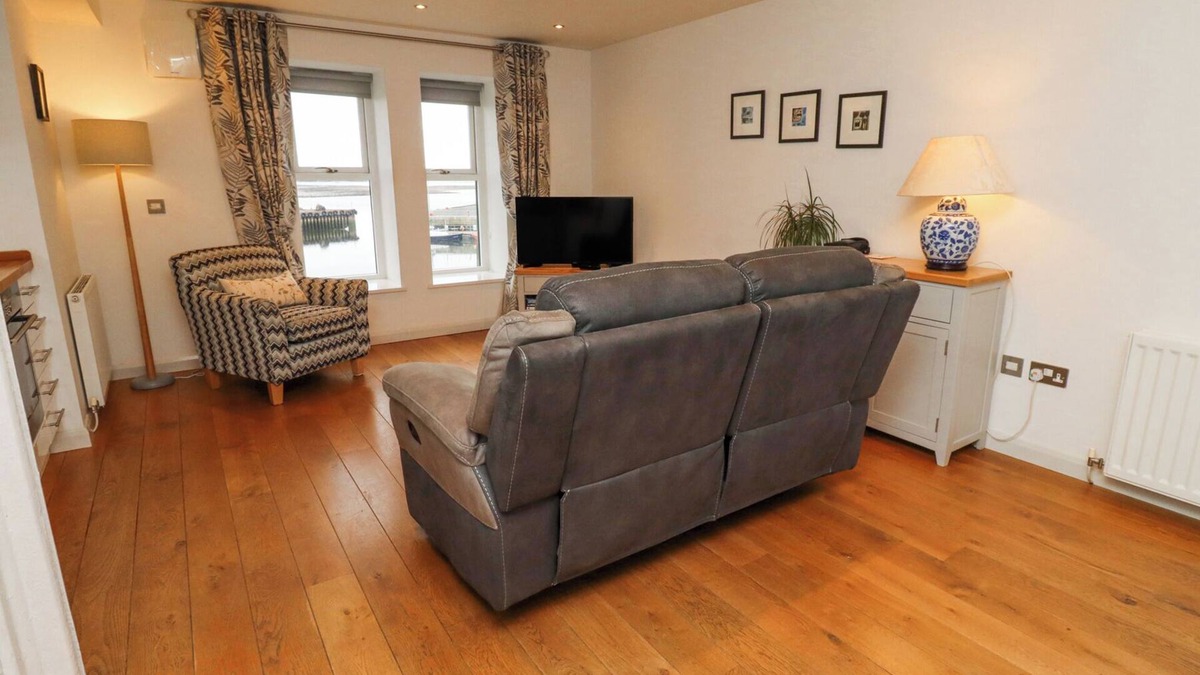 Tweedmouth Apartment | 6 MILL WHARF, country holiday cottage in Berwick-Upon-Tweed