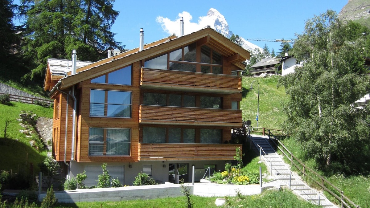 Zermatt Apartment | 6 min from the center and the MatterhornParadise station, next to the ski bus stop