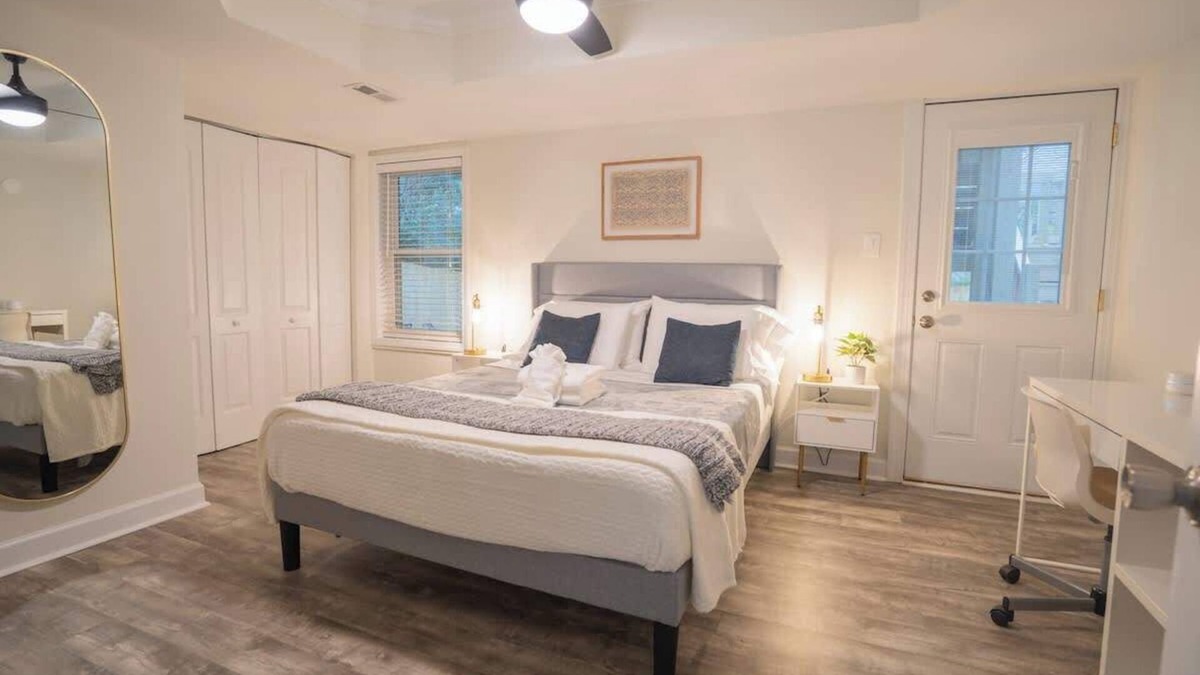 North Raleigh Apartment | 6 Min to North Hills - Private deck - In Unit Washer and Dryer