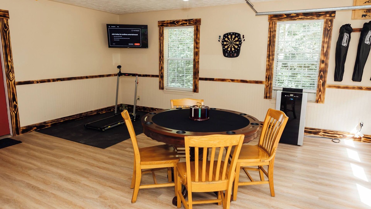 Dahlonega House | 6 Minutes to Downtown Dahlonega - Wineries - Cozy Well Appointed 3 Bedroom Home