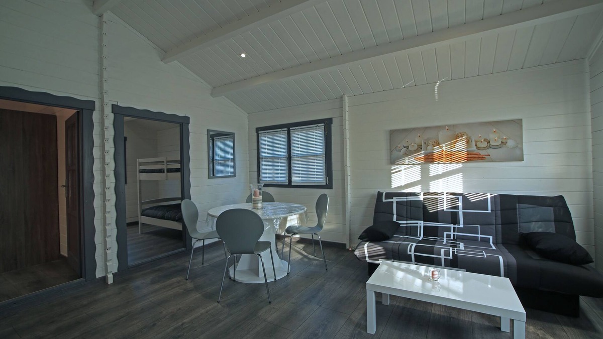 Camaret-sur-Aigues House | 6 Pers., 2 bedrooms, bathroom, living room, patio, pool, Familienunte