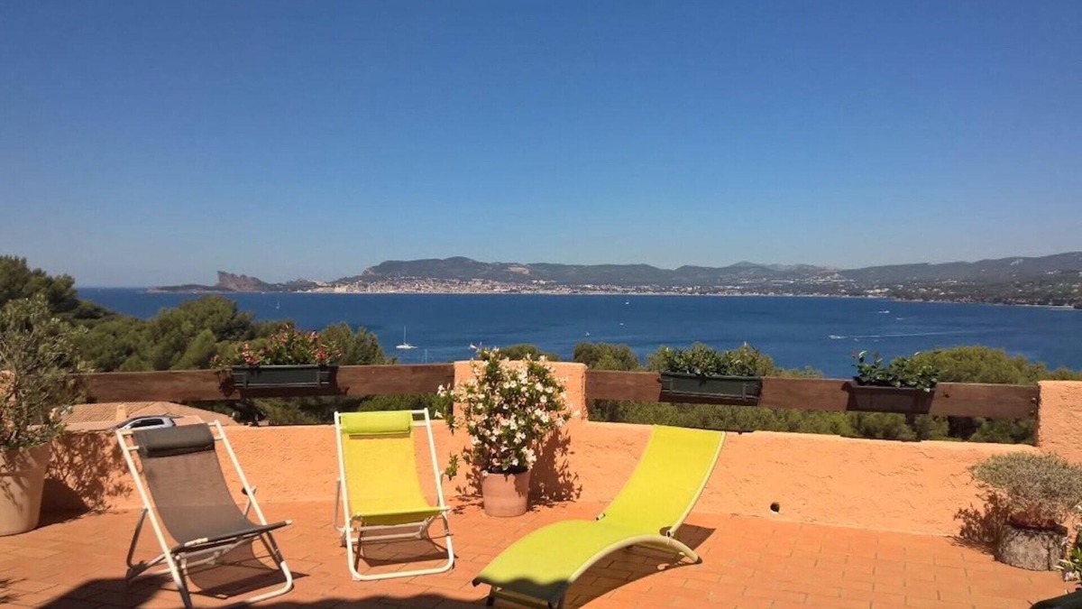 La Madrague Apartment | 6-person duplex apartment, 55 m2 terrace, exceptional sea view.